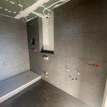 MHS Bauservice leeres Badezimmer